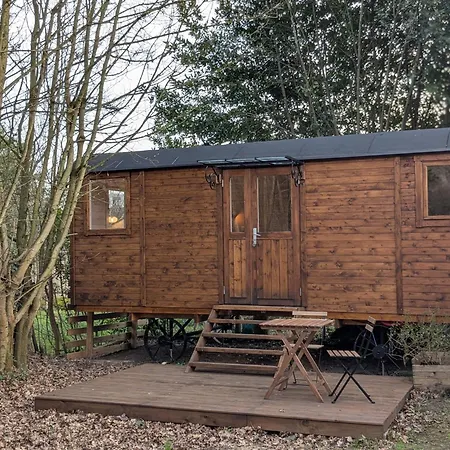 Bed & Breakfast Roulotte Avec Terrasse A *