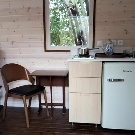 Roulotte Avec Terrasse A Bed & Breakfast